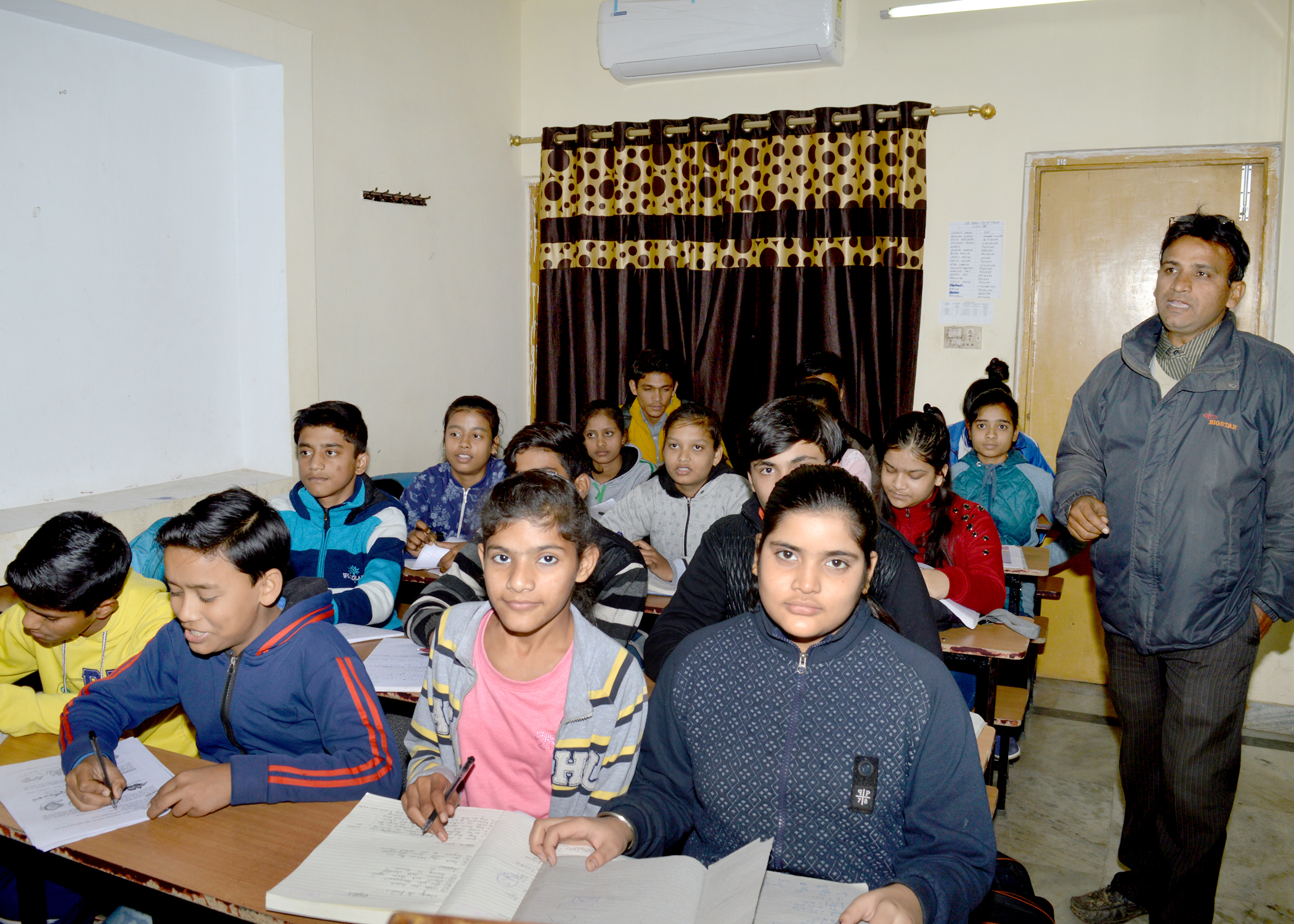 Rankers Academy Experienced Faculty and Teachers for Commerce Coaching